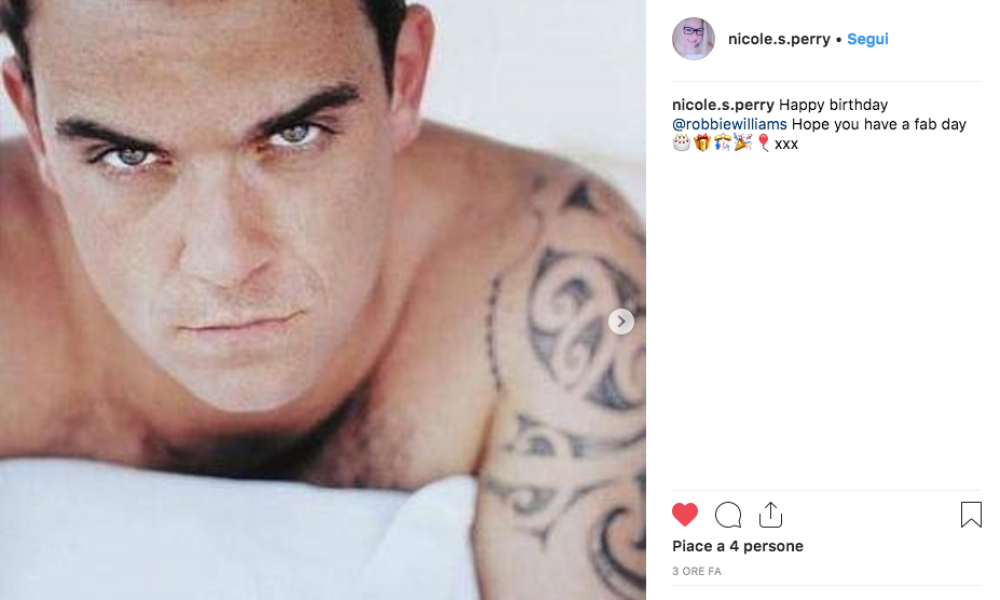 Robbie William compie oggi 45 anni