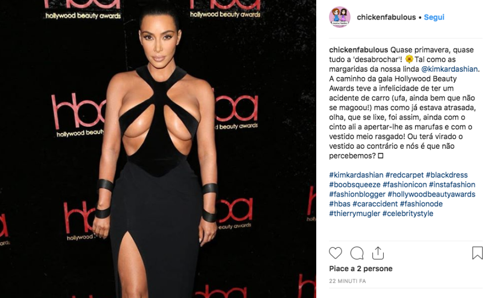 Il vestito è nero e molto attillato