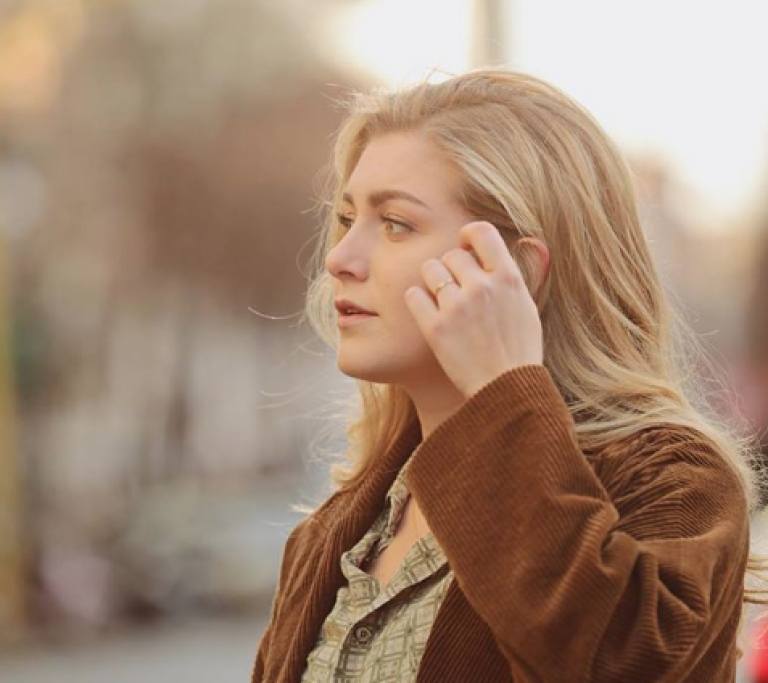 Al 2° posto troviamo Sofia Viscardi, una Youtuber che con i suoi video in cui parla della sua vita da 20enne, è diventata famosa a livello