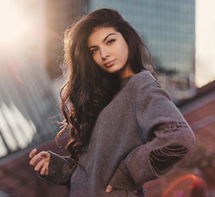 Al 3° posto c’è Elisa Maino che ha 16 anni ma è già una Youtuber di successo. In soli 2 anni ha superato i 2 milioni di follower, diventando la prima 