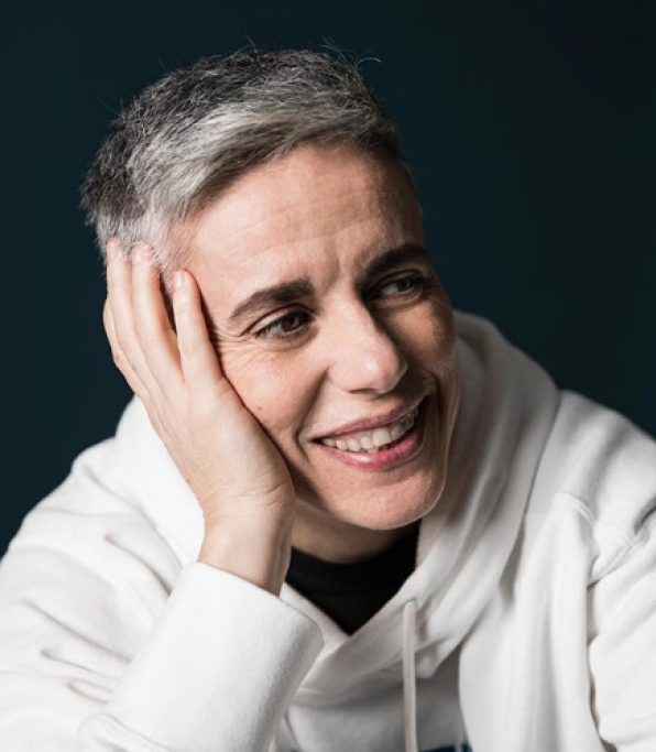 All’ottavo posto c’è la “Signora del rap” italiano, Paola Zukar: ha 50 anni, ha iniziato a lavorare in ambito musicale da giovane negli Stati Uniti e 