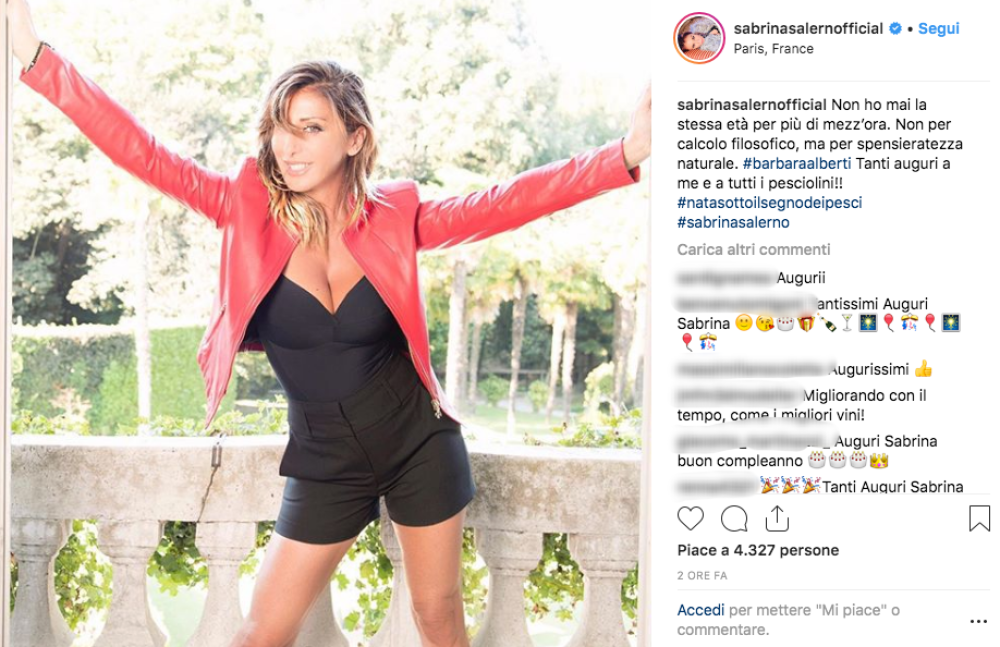 Per celebrare il suo compleanno, Sabrina ha pubblicato questa foto in cui appare in forma smagliante: sono tanti i follower che in queste ore le