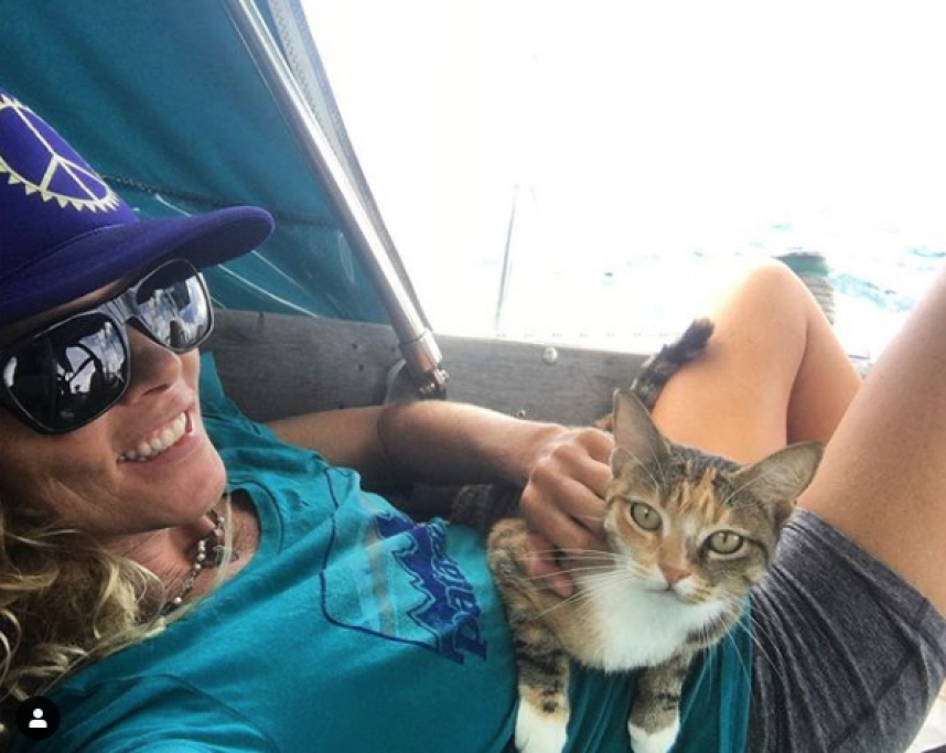 Da 13 anni “Captain Lizzy” fa proprio questo: viaggia alla scoperta del mondo, scatta foto e racconta le sue esperienze online. Nel 2013 ha deciso di 