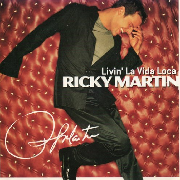 “Livin’ la vida loca” non è la prima canzone di Ricky Martin, ma è quella che lo ha portato al successo internazionale.