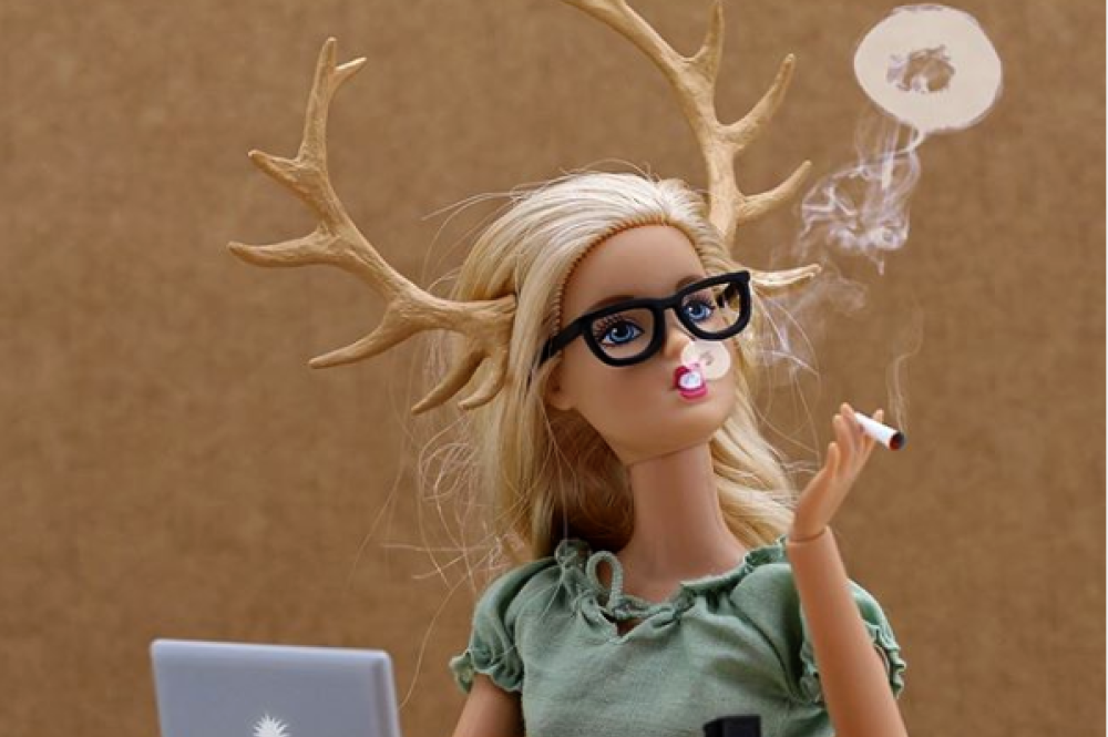 Barbie fuma