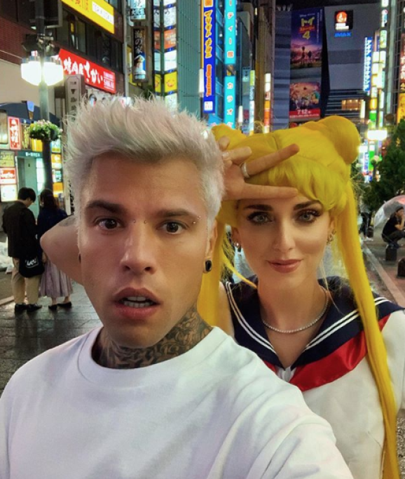 Fedez ama condividere le foto che lo ritraggono insieme a sua moglie. Molti di questi scatti sono davvero divertenti: 