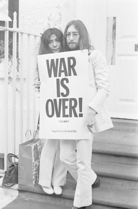 John Lennon - Happy Christmas (War Is Over)  