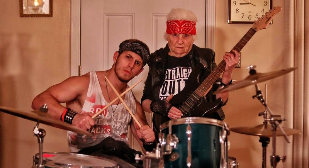 E perché non travestirsi da rock band?