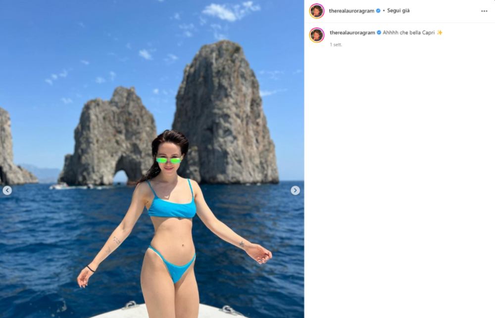 Aurora Ramazzotti tra i faraglioni di Capri 