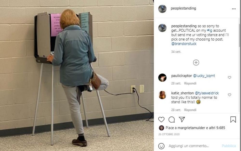 La signora fa un po' di yoga ed equilibrismo durante la chiamata