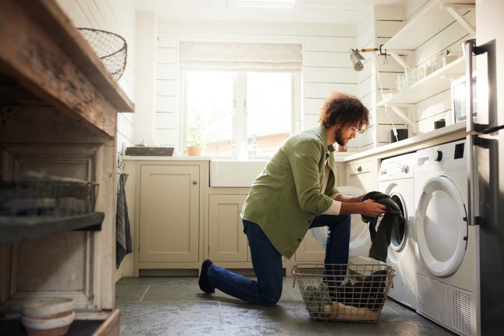 2. Fare la lavatrice a basse temperature e pulire spesso il filtro