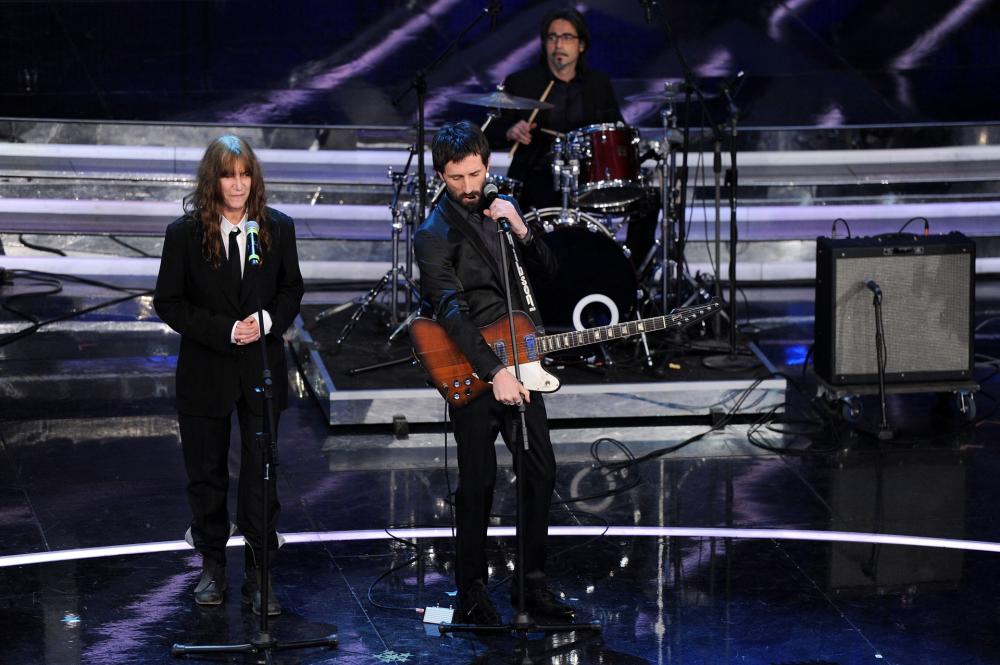 Sanremo 2012 - Marlene Kuntz e Patti Smith con The World Became the World (brano originale: Impressioni di settembre)