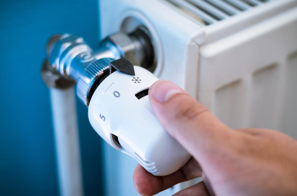 Utilizza le valvole per regolare la potenza del tuo termo e spegni i caloriferi quando non sei in casa