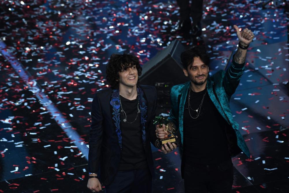 2018 - Ermal Meta e Fabrizio Moro sospesi per una sera per il presunto plagio di Non mi avete fatto niente.