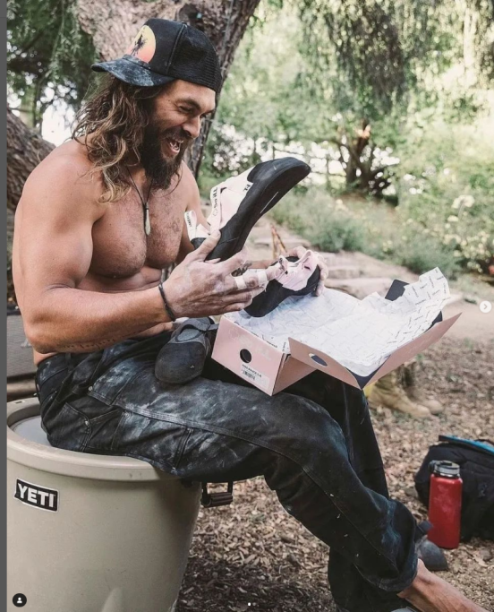 Jason Momoa e le bio-scarpe