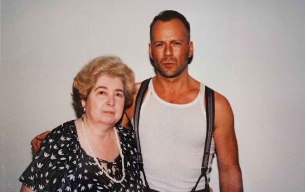 Maria con Bruce Willis