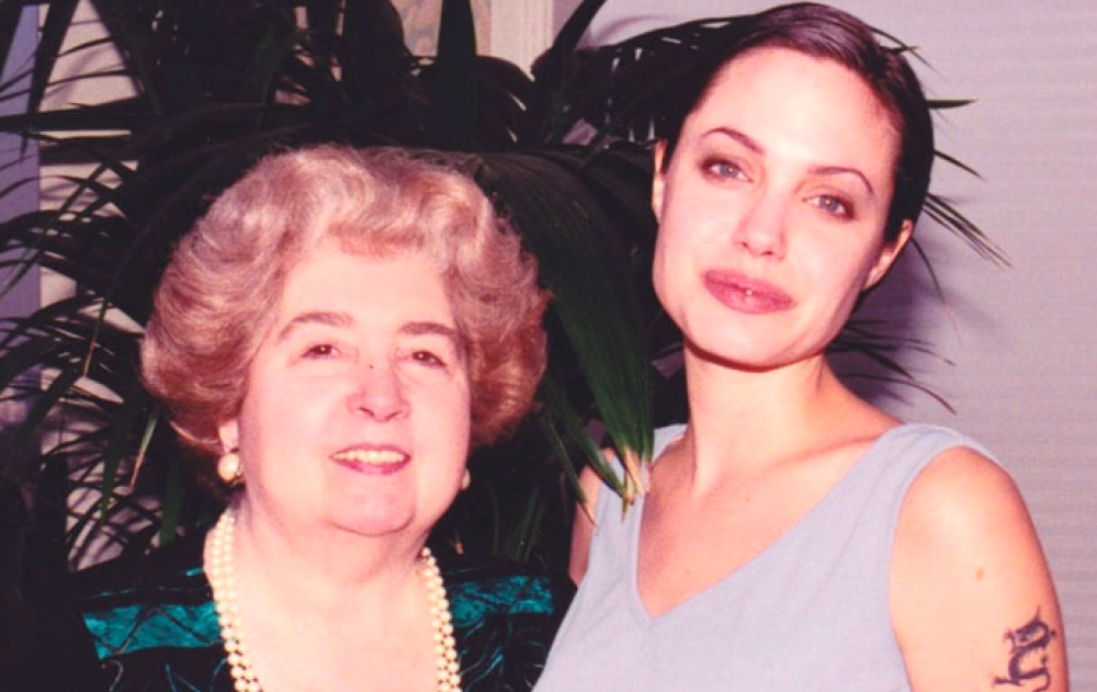 Maria con Angelina Jolie