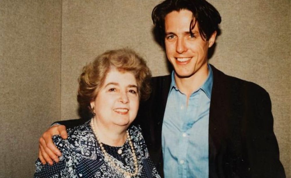 Maria con Hugh Grant