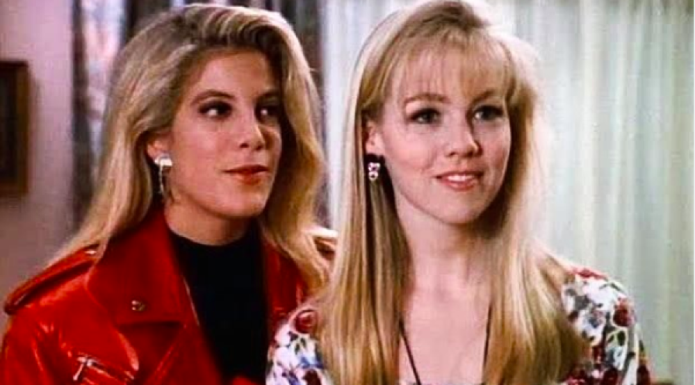 Qui la vediamo con Donna, altra attrice della serie tv degli anni '90