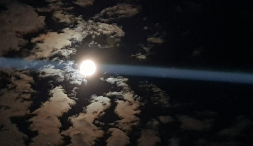 Rispetto al solito,  la Superluna è fino al 14% più grande e al 30% più luminosa