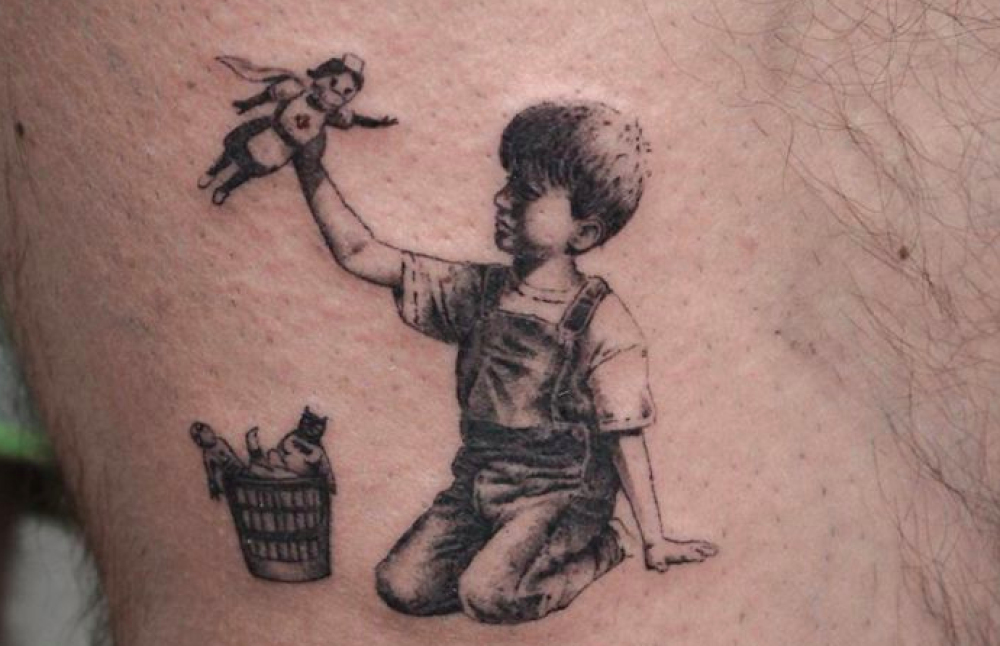 I bambini ora giocano con le bambole a forma di infermiera - Omaggio a Banksy