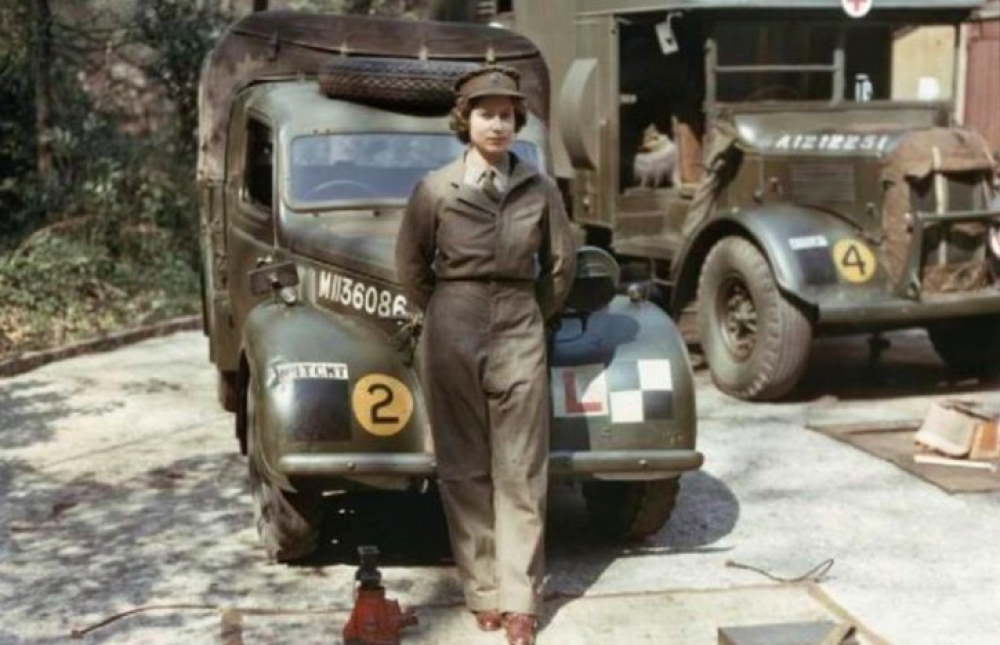 Durante la 2° Guerra Mondiale, la Regina Elisabetta faceva il meccanico