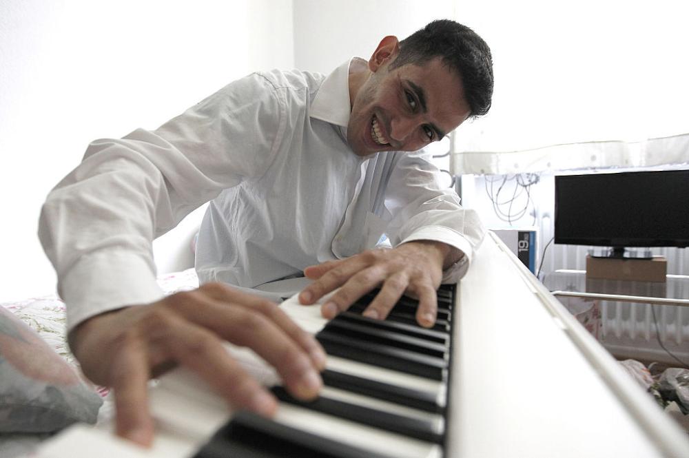 Da quando si è rifugiato in Germania, l'artista ha tenuto diversi concerti anche in Italia