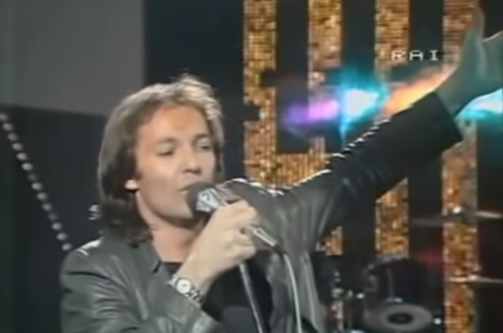 1982 - Vasco Rossi fa cadere il microfono e lo accusano di essere ubriaco.