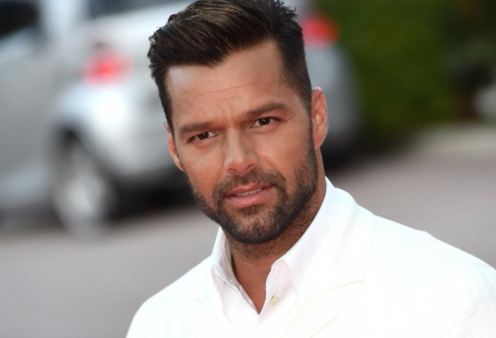 Ricky Martin: bacio da 100mila dollari