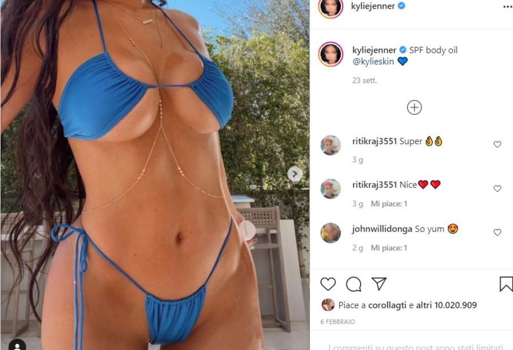 Moda estate 2021: il bikini si porta upside-down