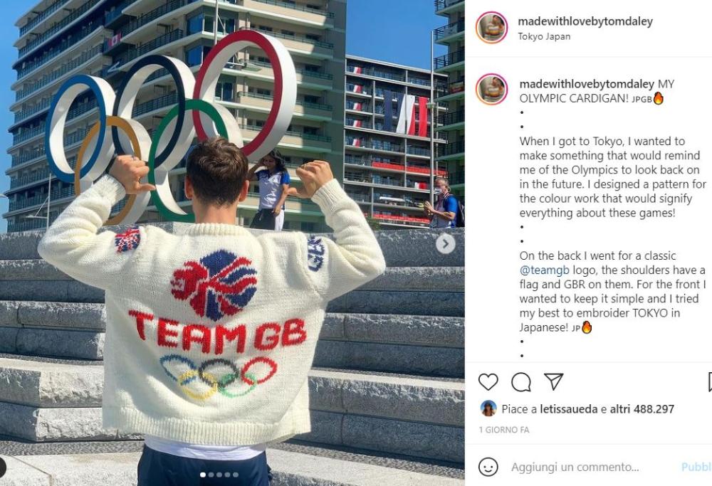 Il cardigan che Tom Daley stava ricamando è pronto e visibile sui social