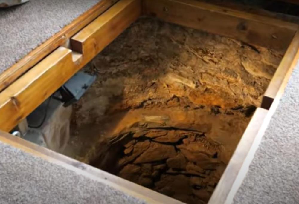 Ristruttura casa e scopre di avere un pozzo medievale in salotto