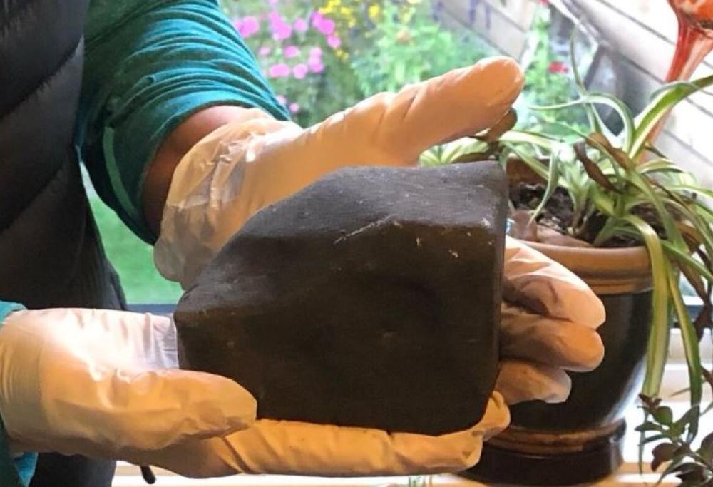 Meteorite sfonda il tetto e si schianta sul letto di una signora che dorme