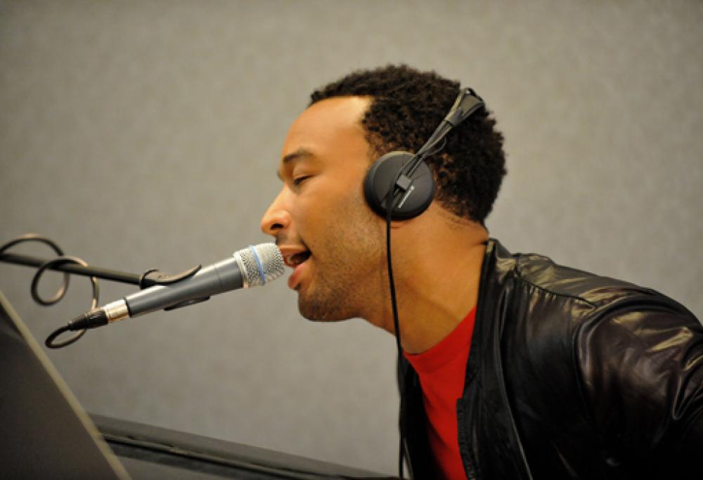 John Legend si mette all'asta per beneficenza

