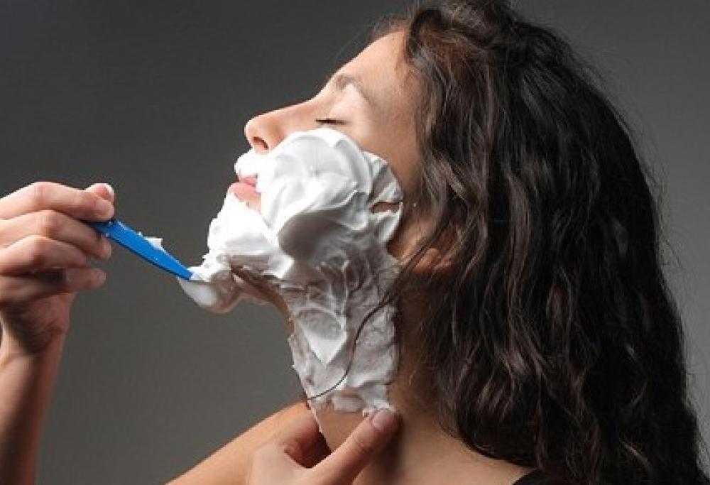 Donne che si radono 
