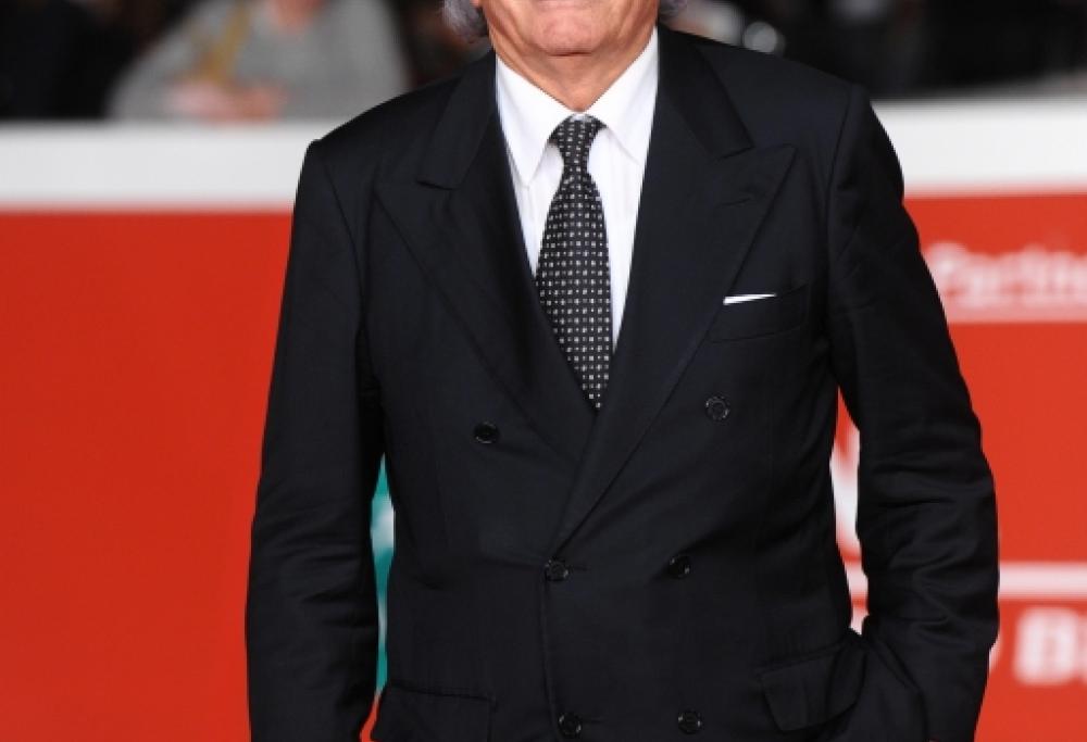 Benvenuti nella Giungla: il Senatore Antonio Razzi inviato speciale al Festival!
