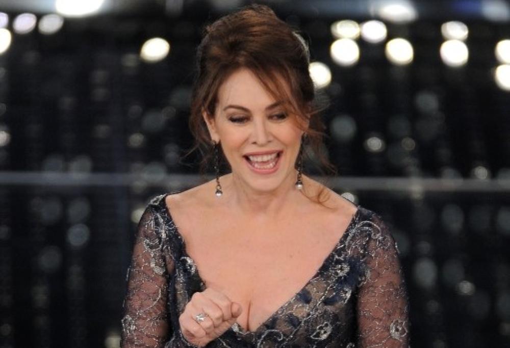 Elena Sofia Ricci dice no alla chirurgia plastica: “Serve un’attrice 50enne che non sia un muppet”