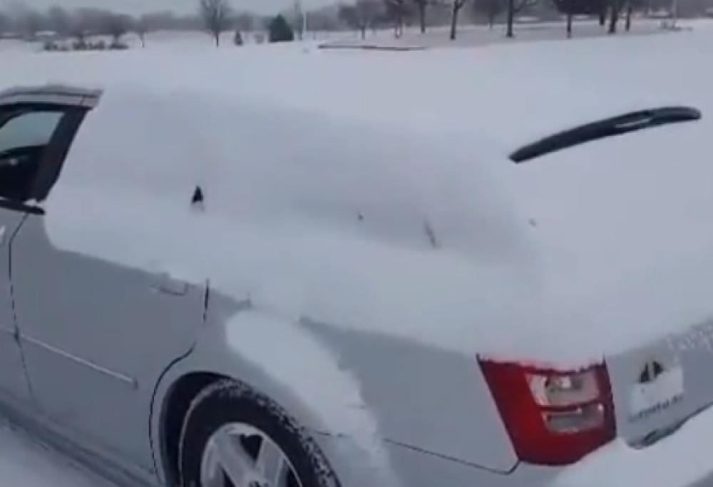 Come togliere la neve dall'auto 
