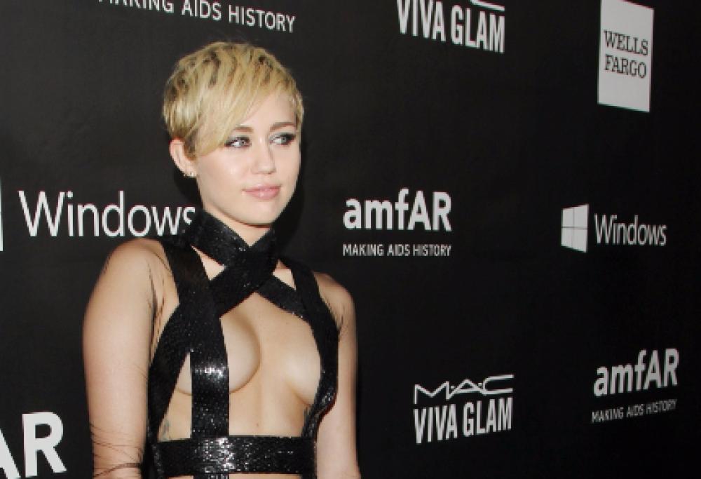 Hacker diffonde foto nuda di Miley Cyrus