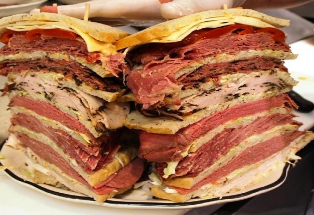 Sfide contro il cibo: la campionessa è una texana diventata idolo in America 