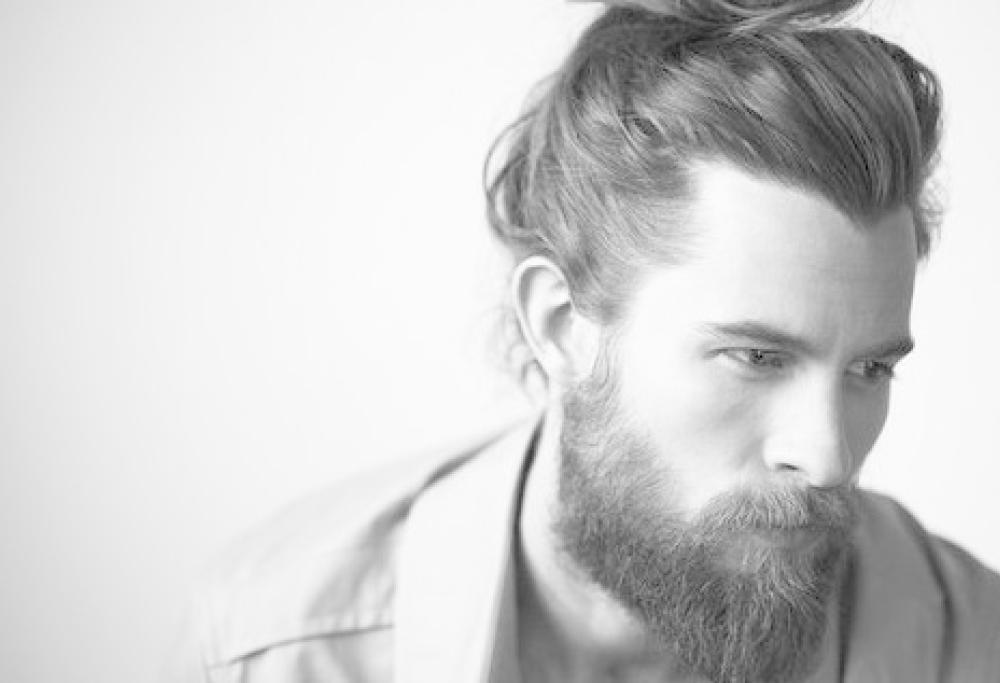 La vera ragione per cui gli uomini si fanno crescere la barba 