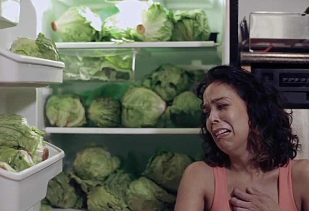 La clip che mostra la differenza tra donne e uomini per prepararsi alla prova costume