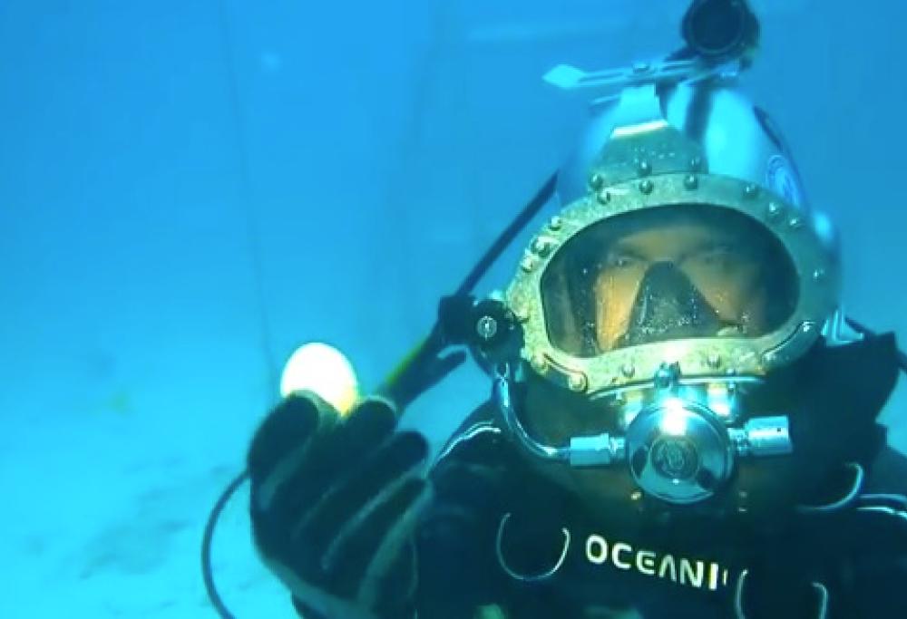 Cosa succede quando si rompe un uovo sott’acqua?