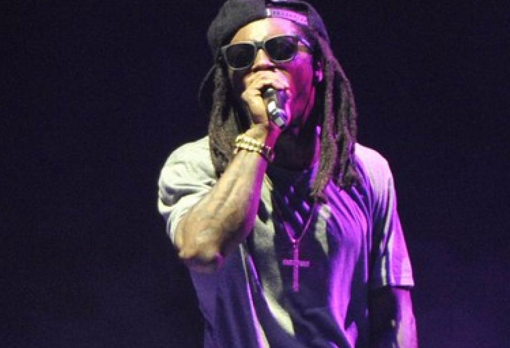 Lil Wayne che paura: attacco epilettico in aereo