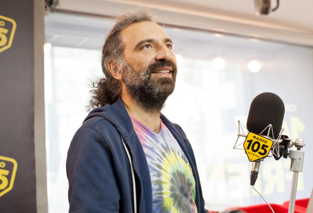 Stefano Bollani a 105 Mi Casa, venerdì 18 alle 18.00
