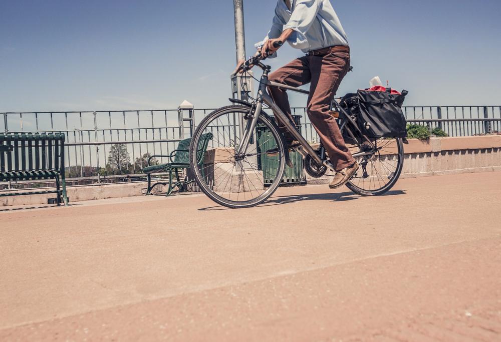 Andare al lavoro in bici fa bene alla salute e al portafoglio