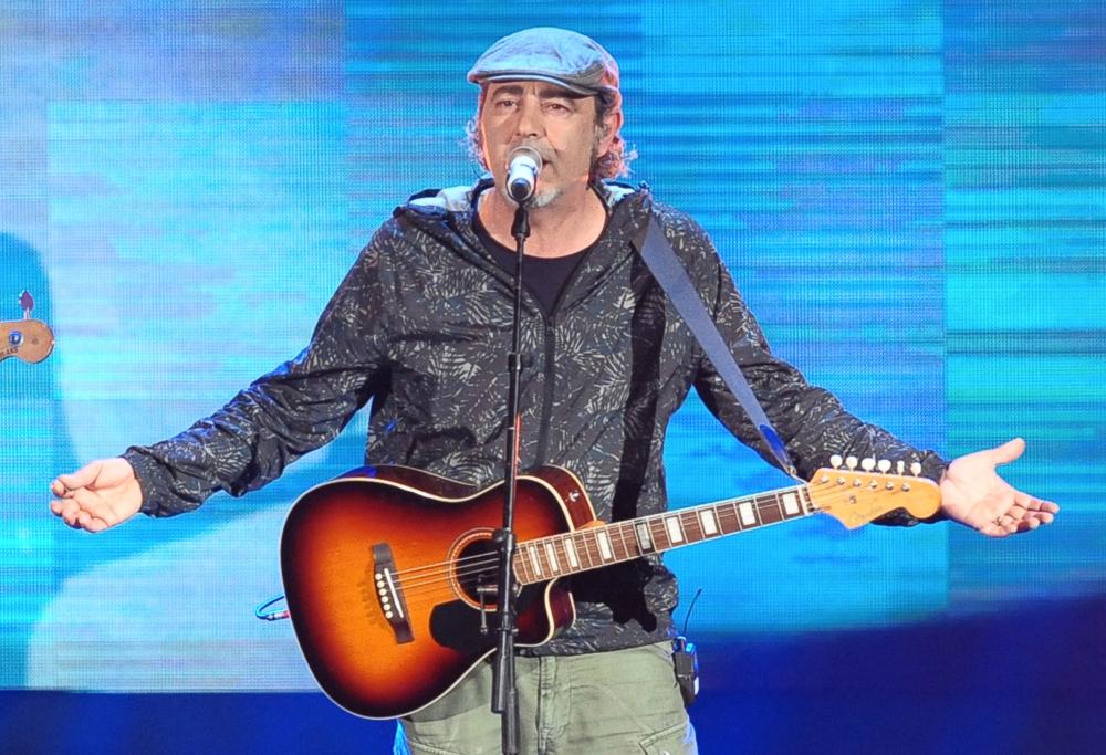 Luca Carboni a 105 Mi Casa