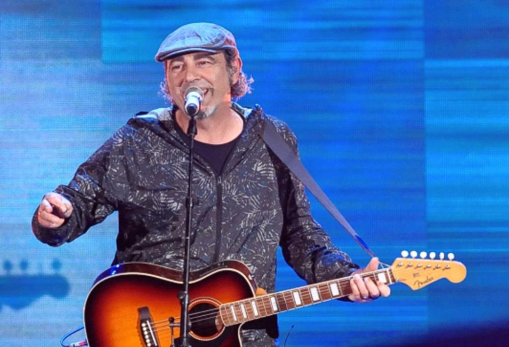 Luca Carboni a 105 Friends, mercoledì 21 alle 11.00