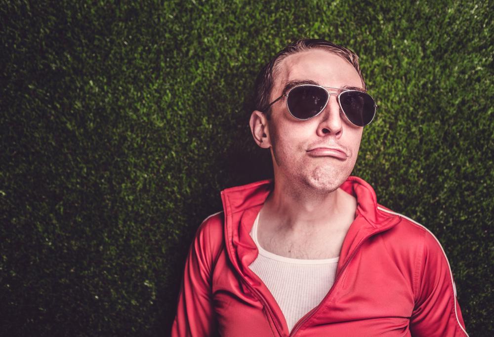 Come fingere di essere un bravo ragazzo, in caso di bisogno!