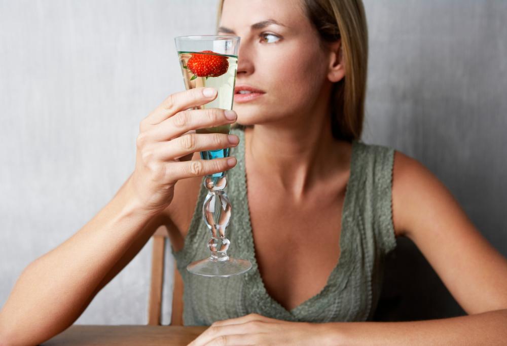 Se bevi, la tua faccia è più attraente